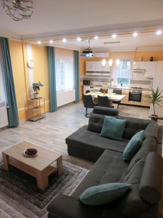 Pilis Apartman Piliscsaba Bagian luar foto