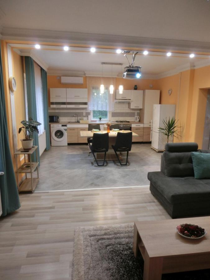 Pilis Apartman Piliscsaba Bagian luar foto