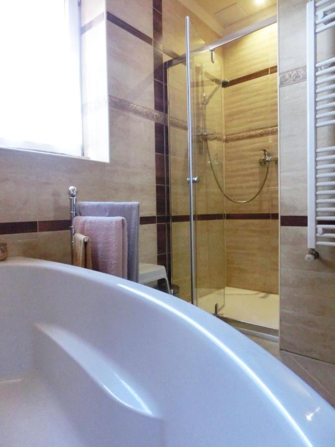 Pilis Apartman Piliscsaba Bagian luar foto